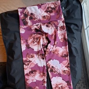 Onzie leggings, size s/m, pink floral, NWT